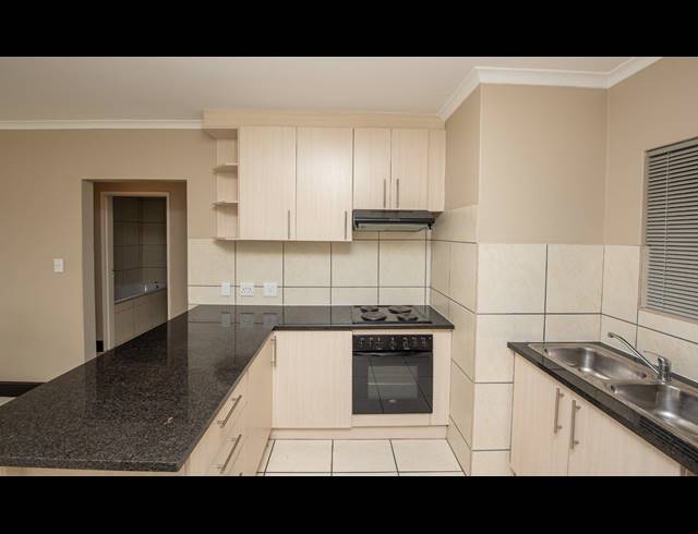 2 BEDROOM APARTMENT FOR SALE IN BRACKENFELL SOUTH